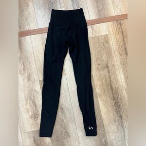 XS black TLF butt scrunch Leggings